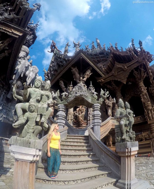 Santuário da Verdade em Pattaya na Tailândia