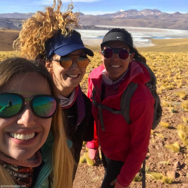 Meninas trekking no Atacama