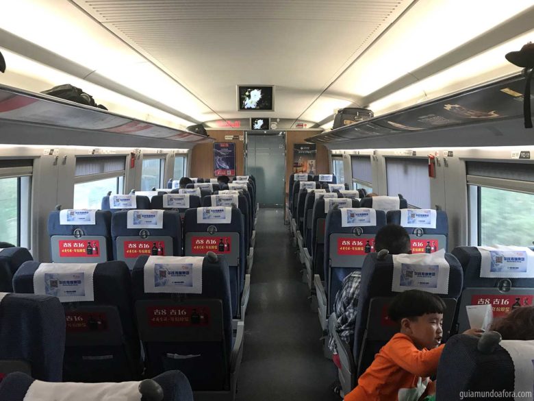 interior-trem-china-min-780x585 Trem na China: como comprar passagens e porque você deve usar! interior-trem-china-min-780x585 Trem na China: como comprar passagens e porque você deve usar!